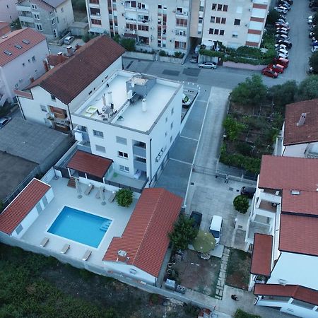 Apartment Zara - Luxury Apartment With Private Pool Экстерьер фото