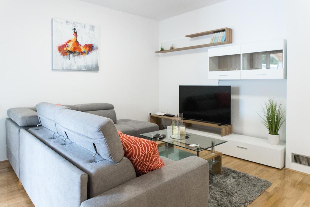Apartment Zara - Luxury Apartment With Private Pool Экстерьер фото