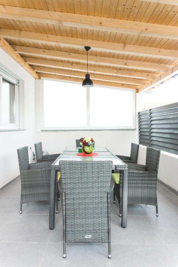 Apartment Zara - Luxury Apartment With Private Pool Экстерьер фото